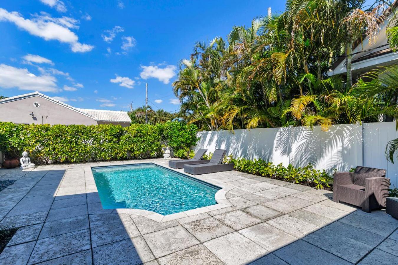 West Palm Beach, Florida, 33405, United States, 3 Bedrooms Bedrooms, ,2 BathroomsBathrooms,Residential,For Sale,2009337