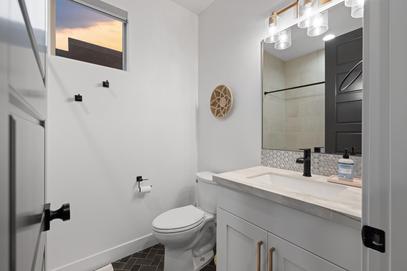 Hurricane, Washington, 84737, United States, 4 Bedrooms Bedrooms, ,4 BathroomsBathrooms,Residential,For Sale,2009336