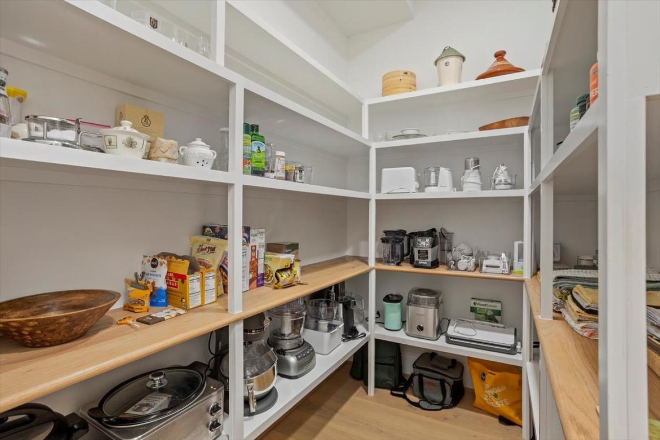 Youngsville, Franklin, 27596, United States, 4 Bedrooms Bedrooms, ,4 BathroomsBathrooms,Residential,For Sale,2009331