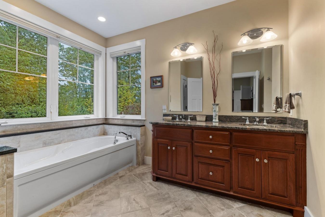 Dover, NH-Strafford, 03820, United States, 3 Bedrooms Bedrooms, ,2 BathroomsBathrooms,Residential,For Sale,2009328