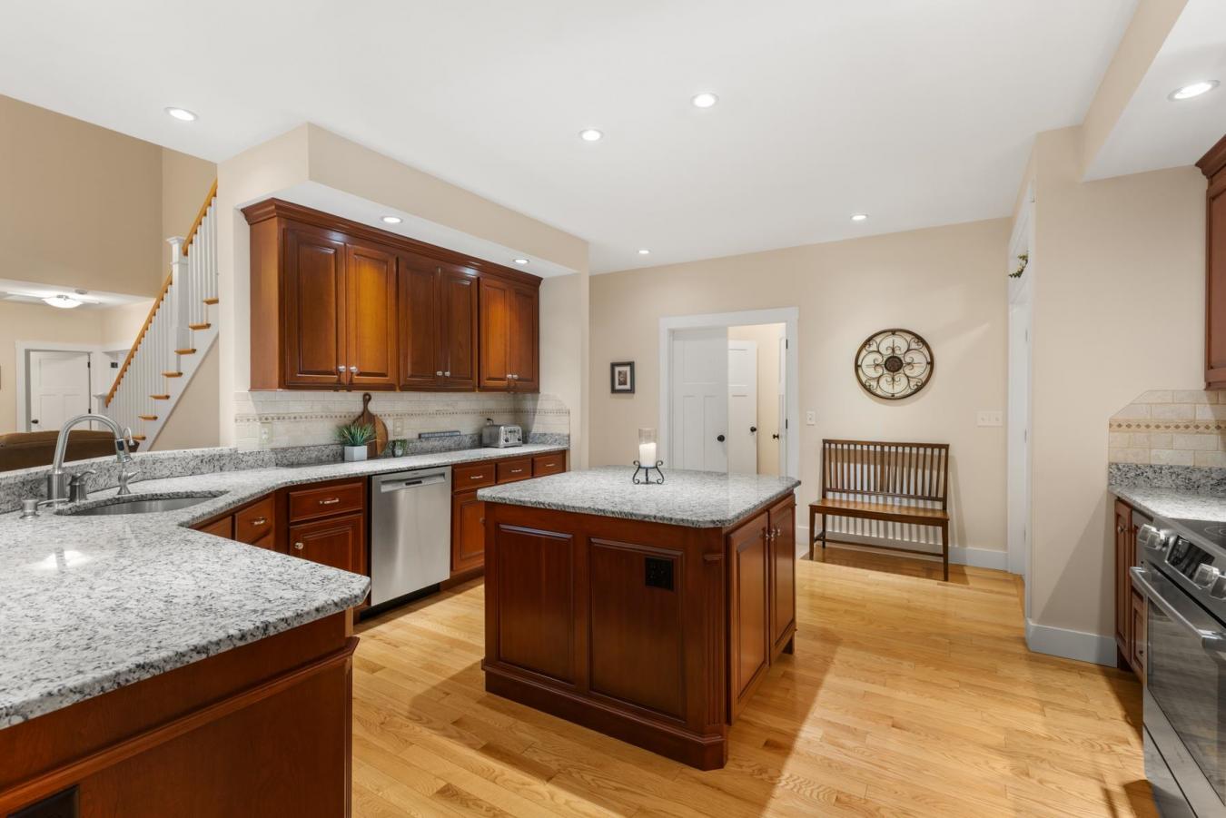 Dover, NH-Strafford, 03820, United States, 3 Bedrooms Bedrooms, ,2 BathroomsBathrooms,Residential,For Sale,2009328