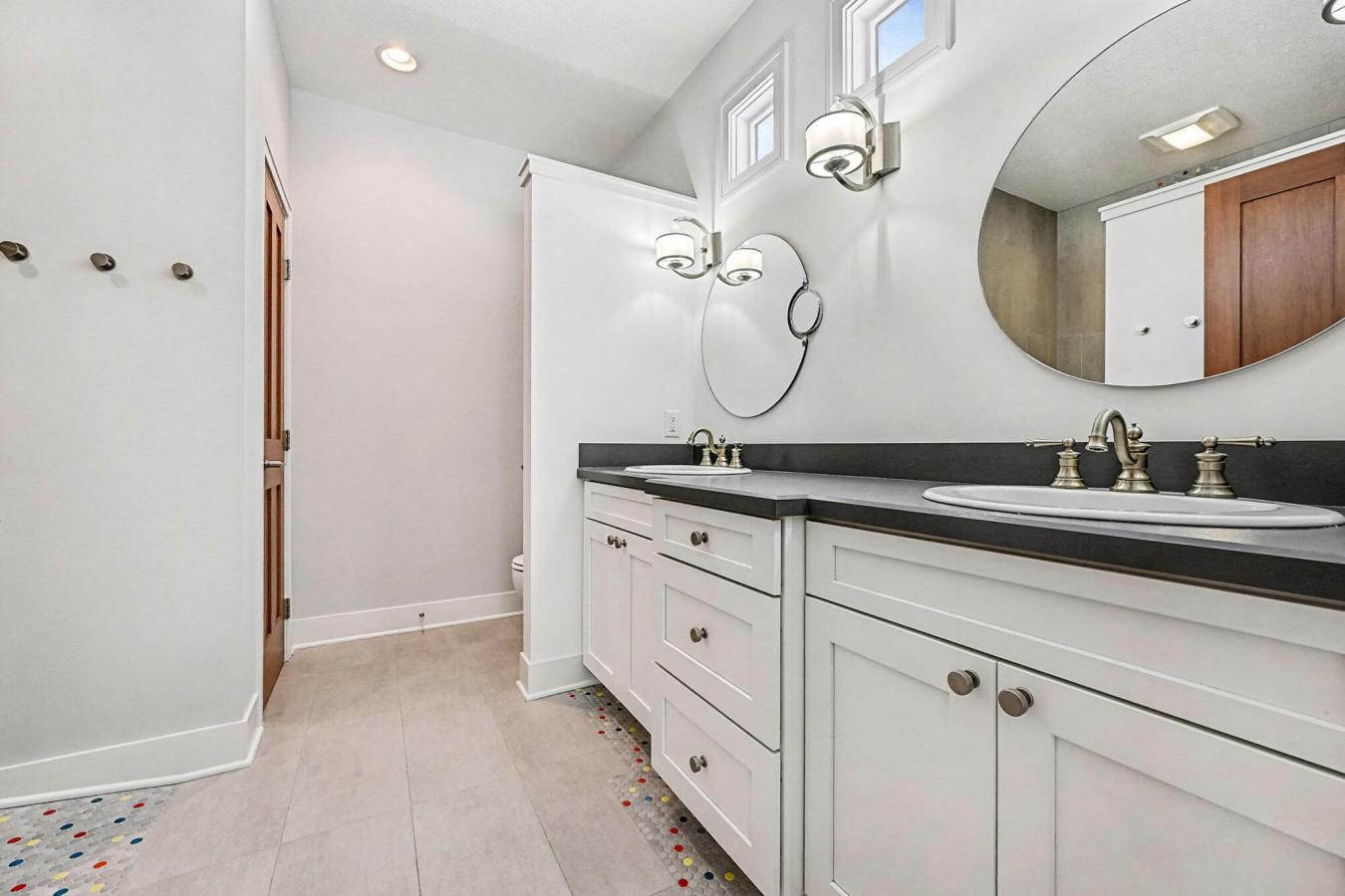 Kalamazoo, Kalamazoo, 49009, United States, 5 Bedrooms Bedrooms, ,3 BathroomsBathrooms,Residential,For Sale,2009327