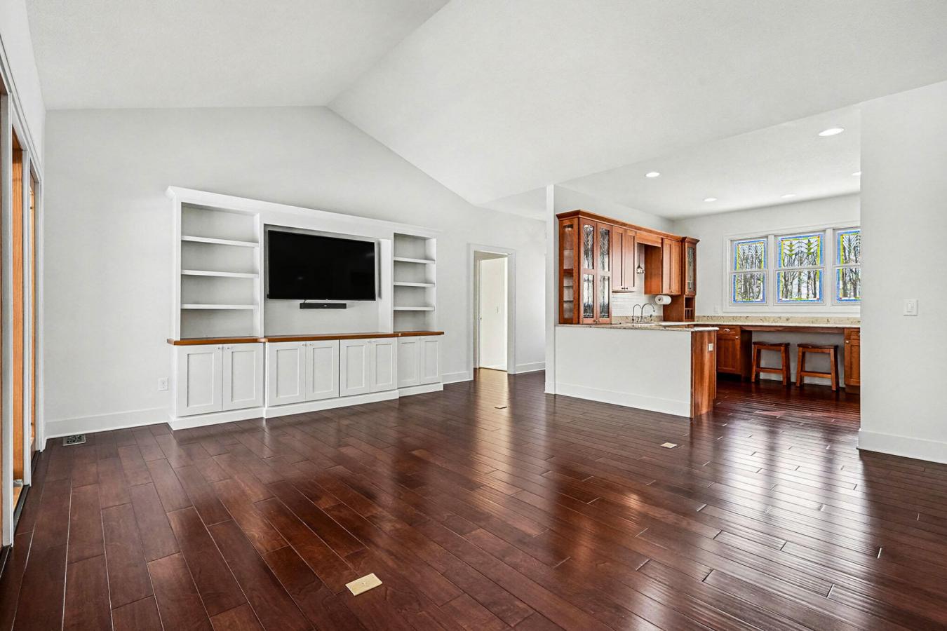 Kalamazoo, Kalamazoo, 49009, United States, 5 Bedrooms Bedrooms, ,3 BathroomsBathrooms,Residential,For Sale,2009327