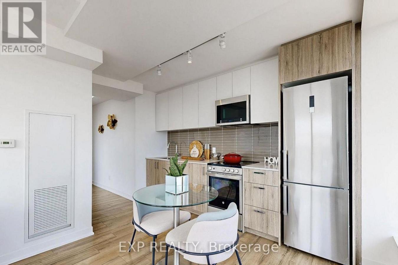 Toronto, ON, M6N1J6, Canada, ,2 BathroomsBathrooms,Residential,For Sale,2009776