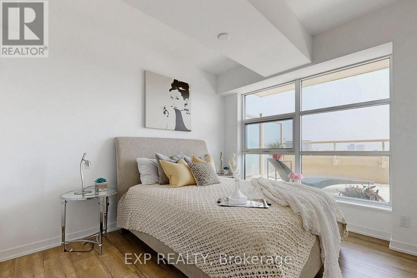 Toronto, ON, M6N1J6, Canada, ,2 BathroomsBathrooms,Residential,For Sale,2009776