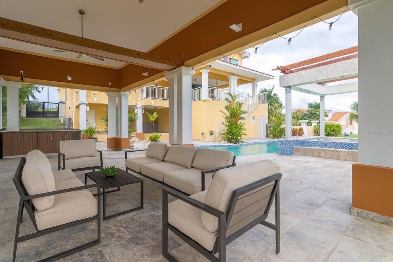 Humacao, Humacao, PR 00791, Puerto Rico, 5 Bedrooms Bedrooms, ,5 BathroomsBathrooms,Residential,For Sale,2009773