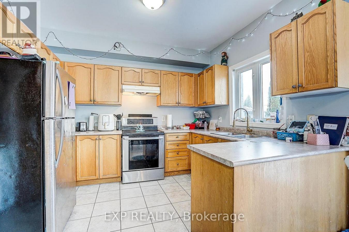 Barrie (Painswick South), ON, L4N5Z6, Canada, 4 Bedrooms Bedrooms, ,3 BathroomsBathrooms,Residential,For Sale,2009774