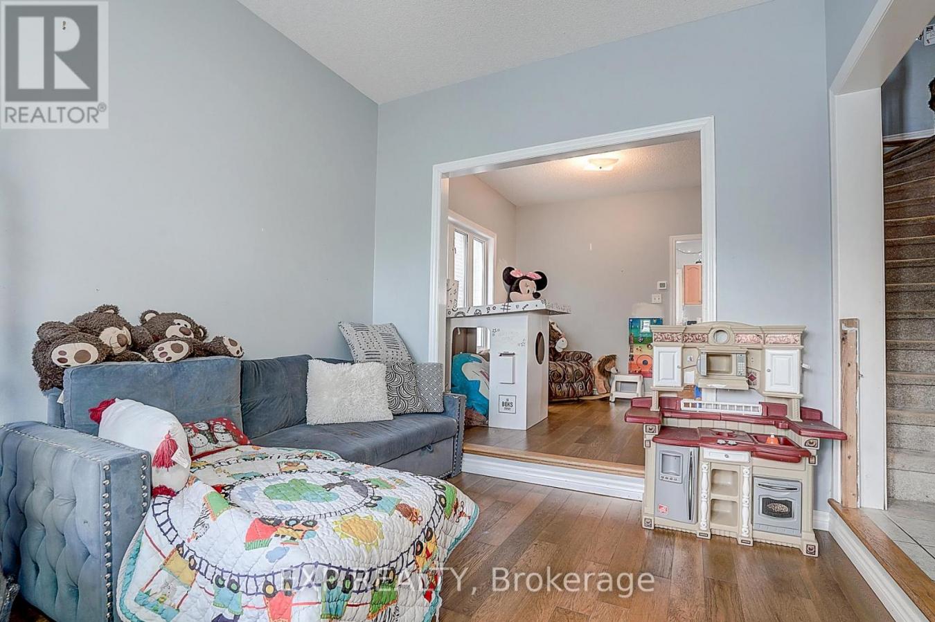 Barrie (Painswick South), ON, L4N5Z6, Canada, 4 Bedrooms Bedrooms, ,3 BathroomsBathrooms,Residential,For Sale,2009774