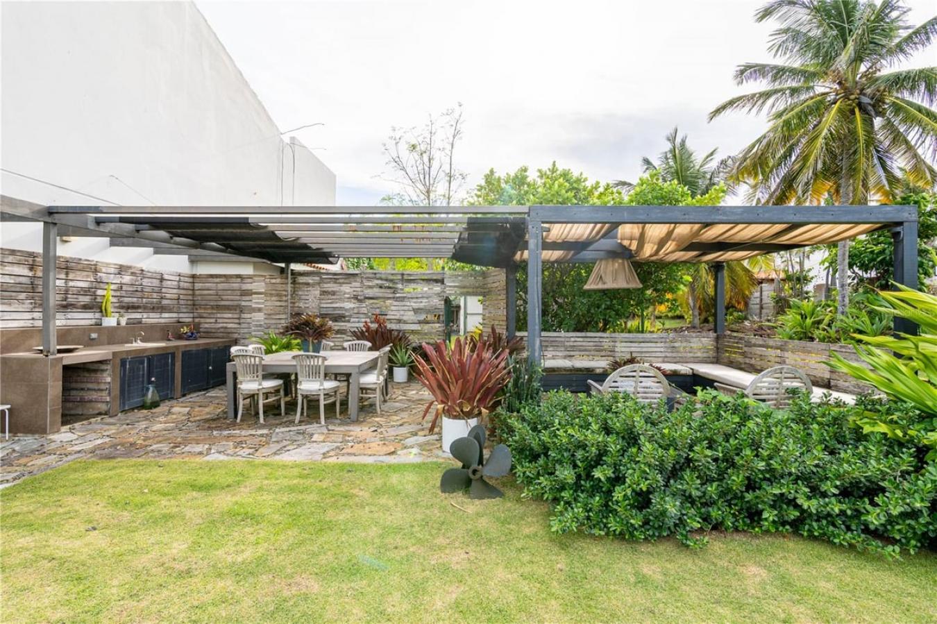 Humacao, Humacao, PR 00791, Puerto Rico, 3 Bedrooms Bedrooms, ,4 BathroomsBathrooms,Residential,For Sale,2009770