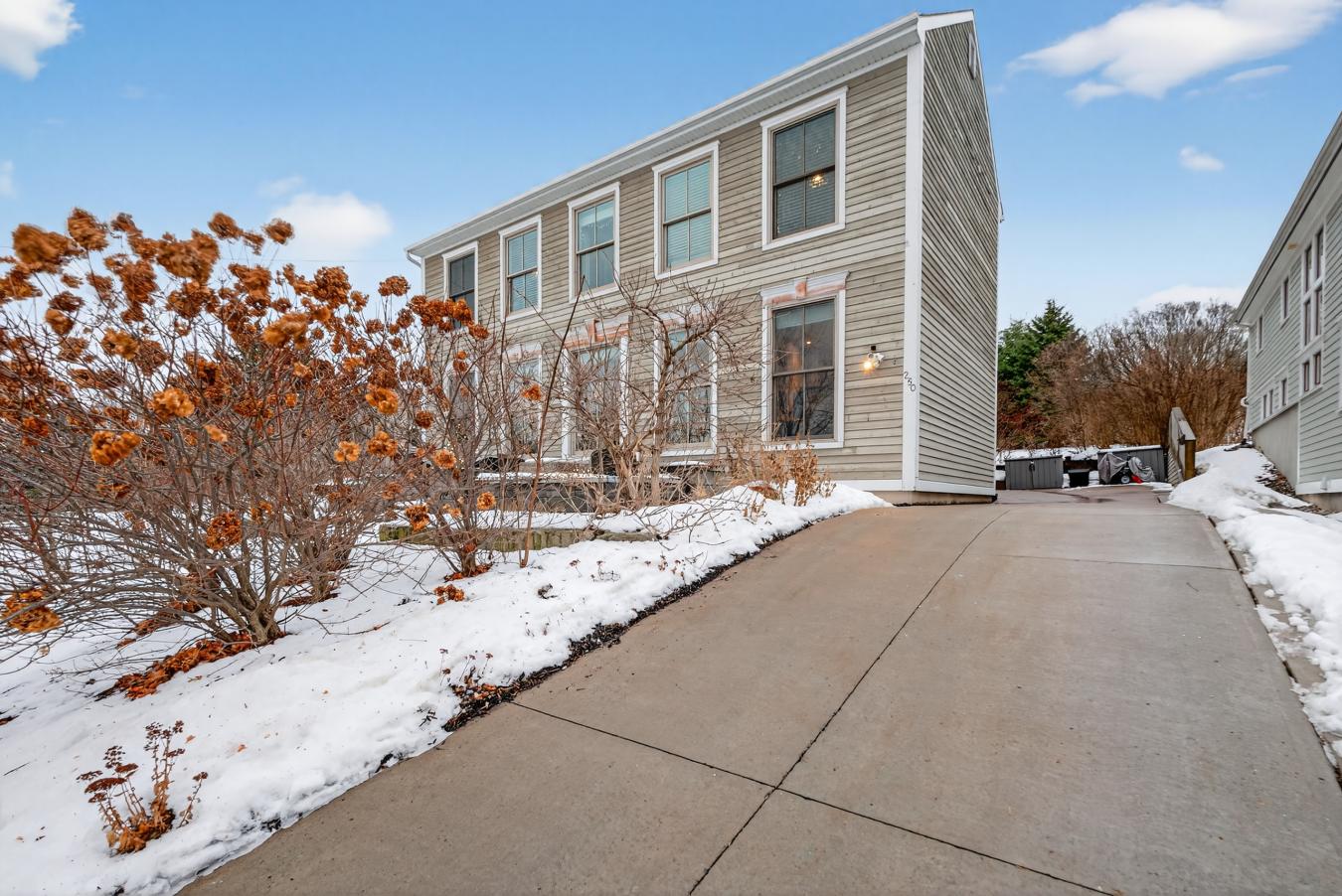 Kingston, Frontenac, K7K 6W4, Canada, 3 Bedrooms Bedrooms, ,2 BathroomsBathrooms,Residential,For Sale,2009769