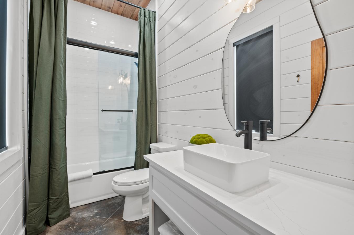 Broken Bow, McCurtain, 74728, United States, 7 Bedrooms Bedrooms, ,7 BathroomsBathrooms,Residential,For Sale,2009766