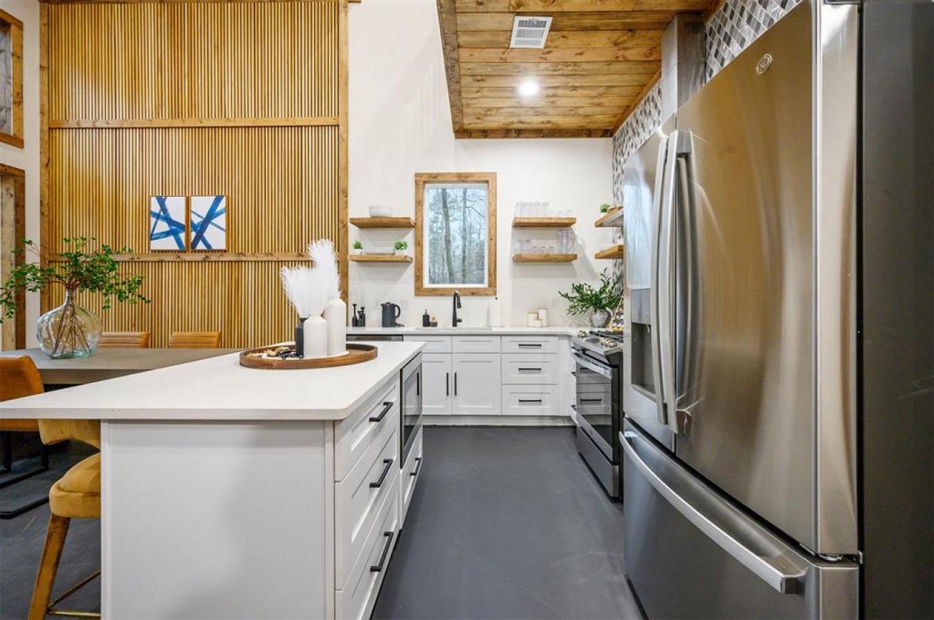 Broken Bow, McCurtain, 74728, United States, 2 Bedrooms Bedrooms, ,2 BathroomsBathrooms,Residential,For Sale,2009763