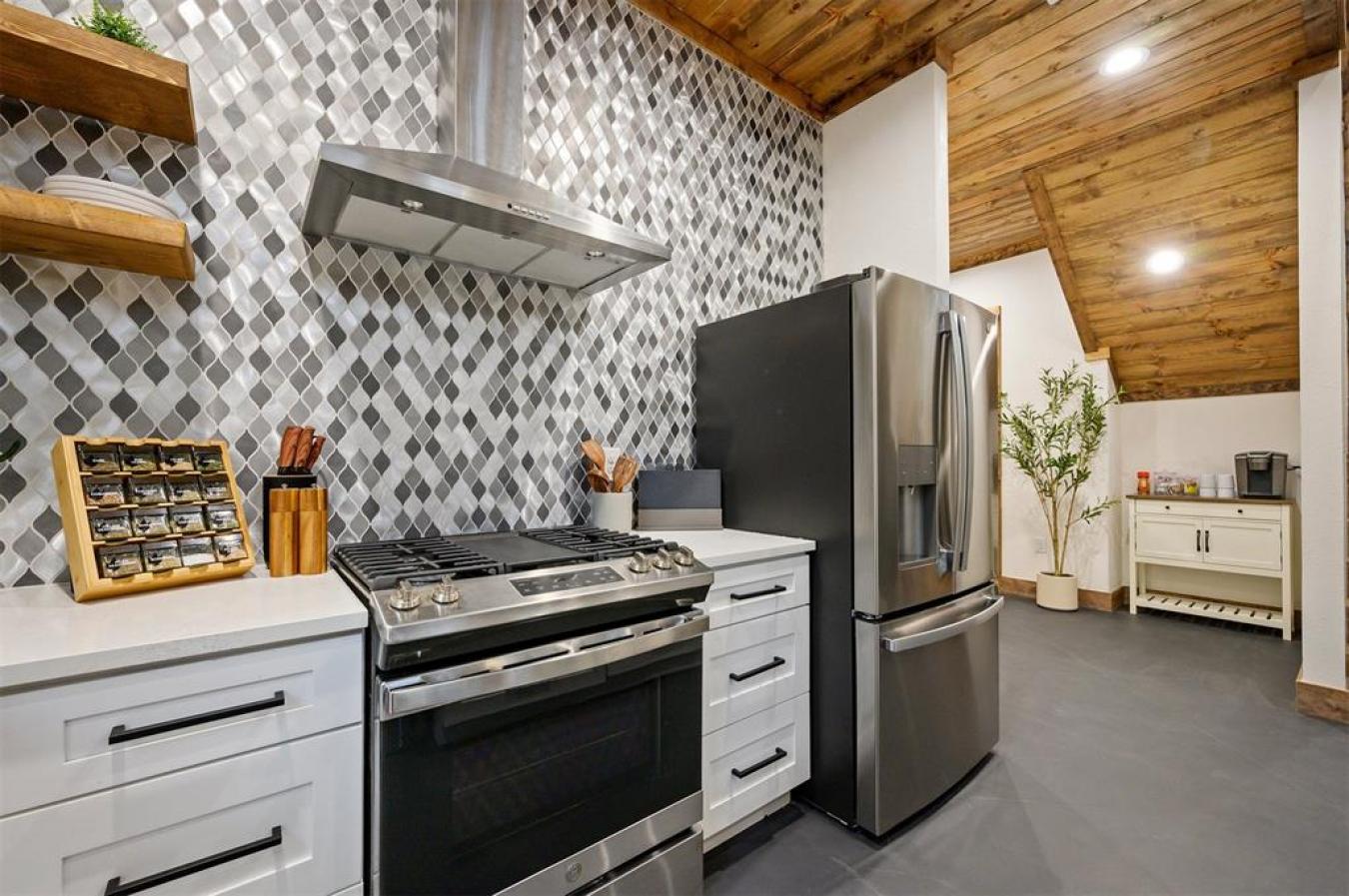 Broken Bow, McCurtain, 74728, United States, 2 Bedrooms Bedrooms, ,2 BathroomsBathrooms,Residential,For Sale,2009763