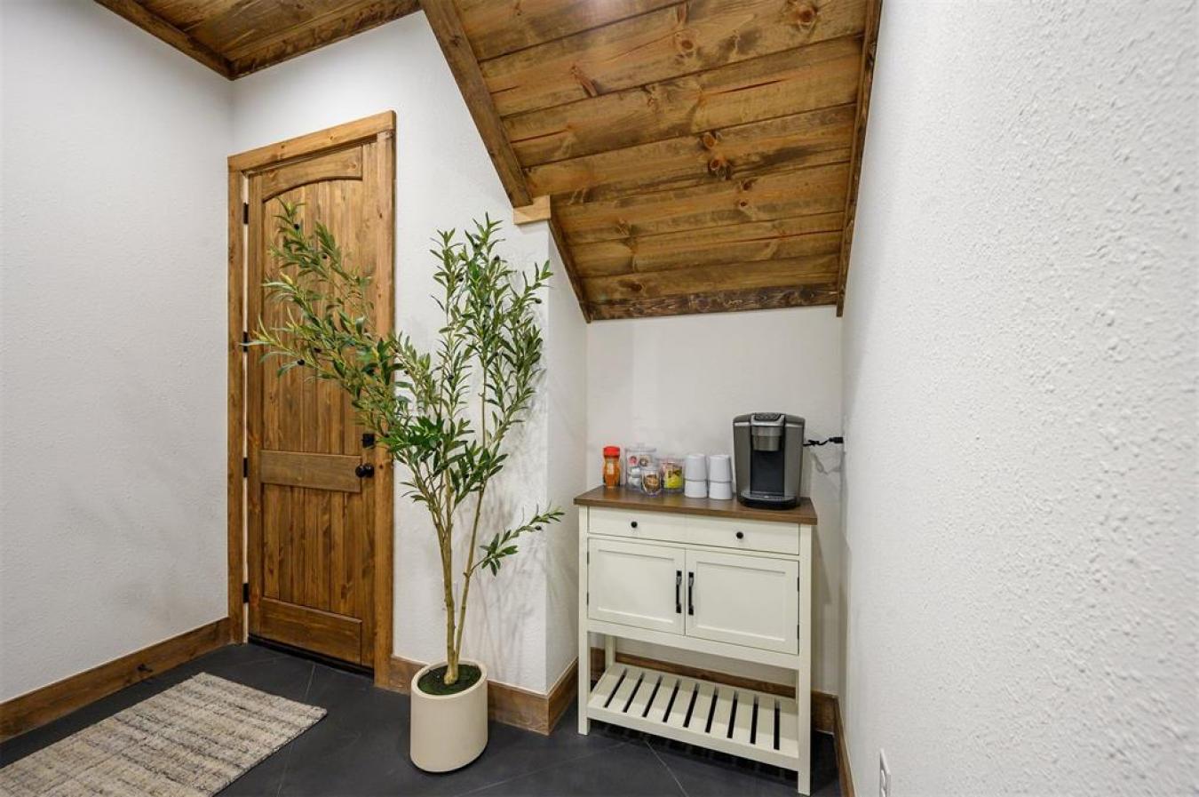 Broken Bow, McCurtain, 74728, United States, 2 Bedrooms Bedrooms, ,2 BathroomsBathrooms,Residential,For Sale,2009763