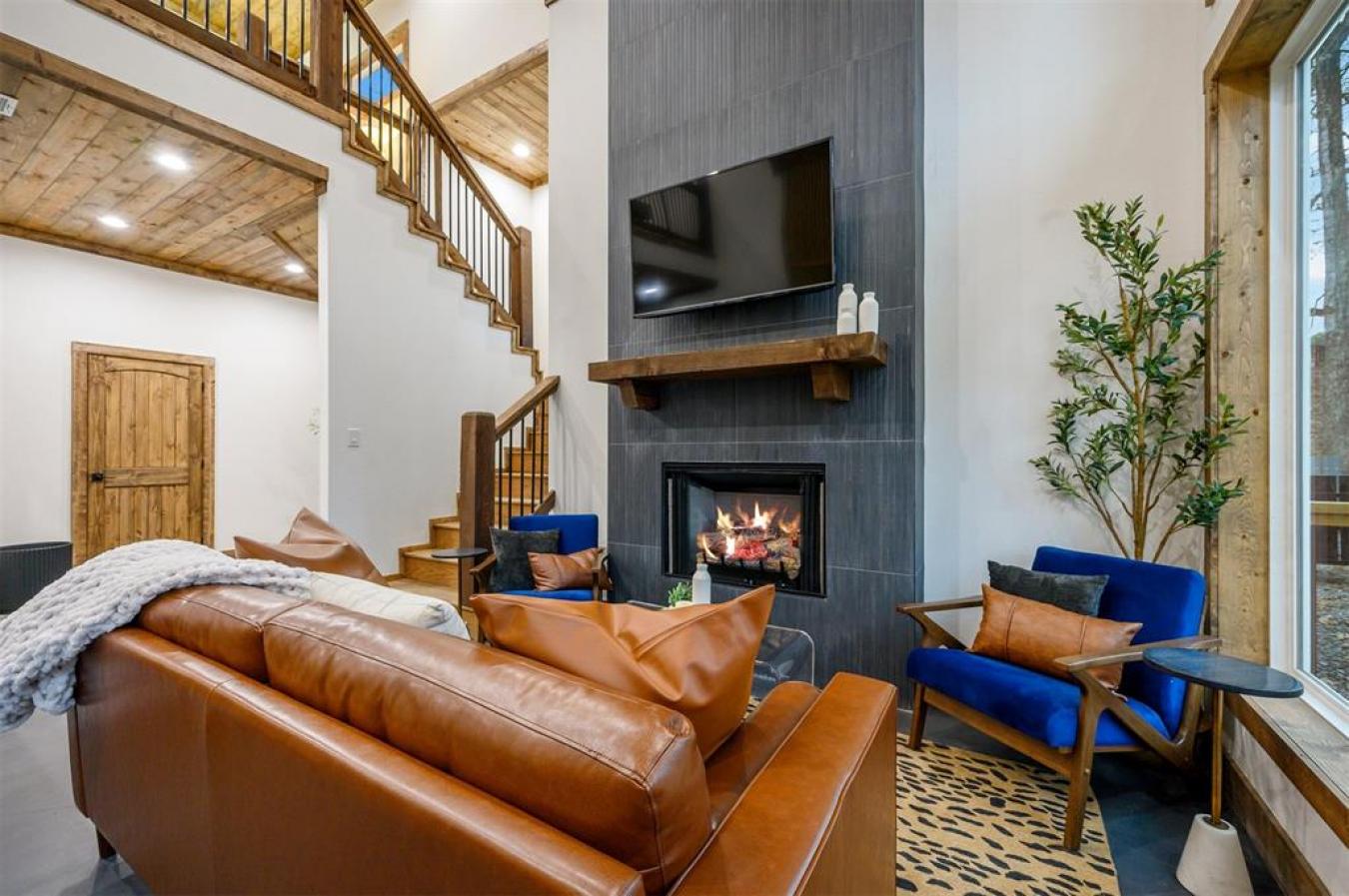 Broken Bow, McCurtain, 74728, United States, 2 Bedrooms Bedrooms, ,2 BathroomsBathrooms,Residential,For Sale,2009763