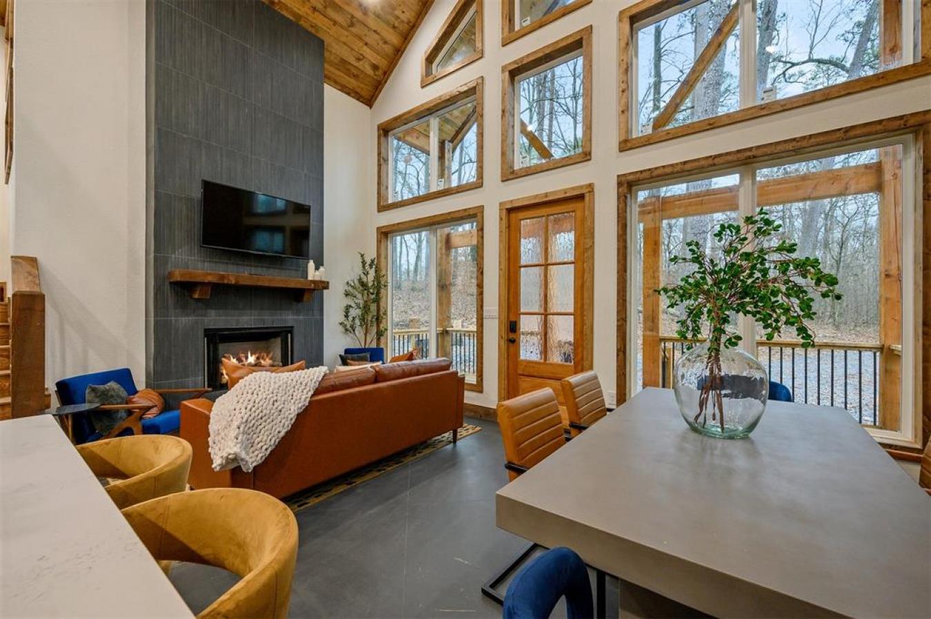 Broken Bow, McCurtain, 74728, United States, 2 Bedrooms Bedrooms, ,2 BathroomsBathrooms,Residential,For Sale,2009763