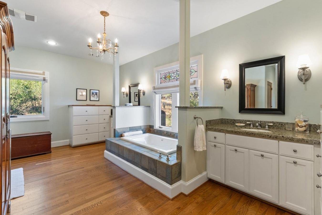 Fredericksburg, Gillespie, 78624, United States, 6 Bedrooms Bedrooms, ,5 BathroomsBathrooms,Residential,For Sale,2010112