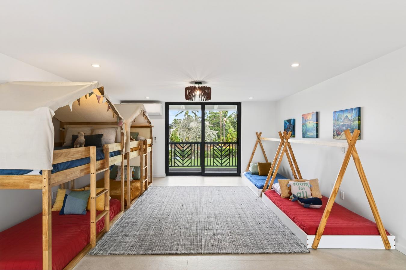 Kailua, Hawaii, 96734, United States, 7 Bedrooms Bedrooms, ,6 BathroomsBathrooms,Residential,For Sale,2010106