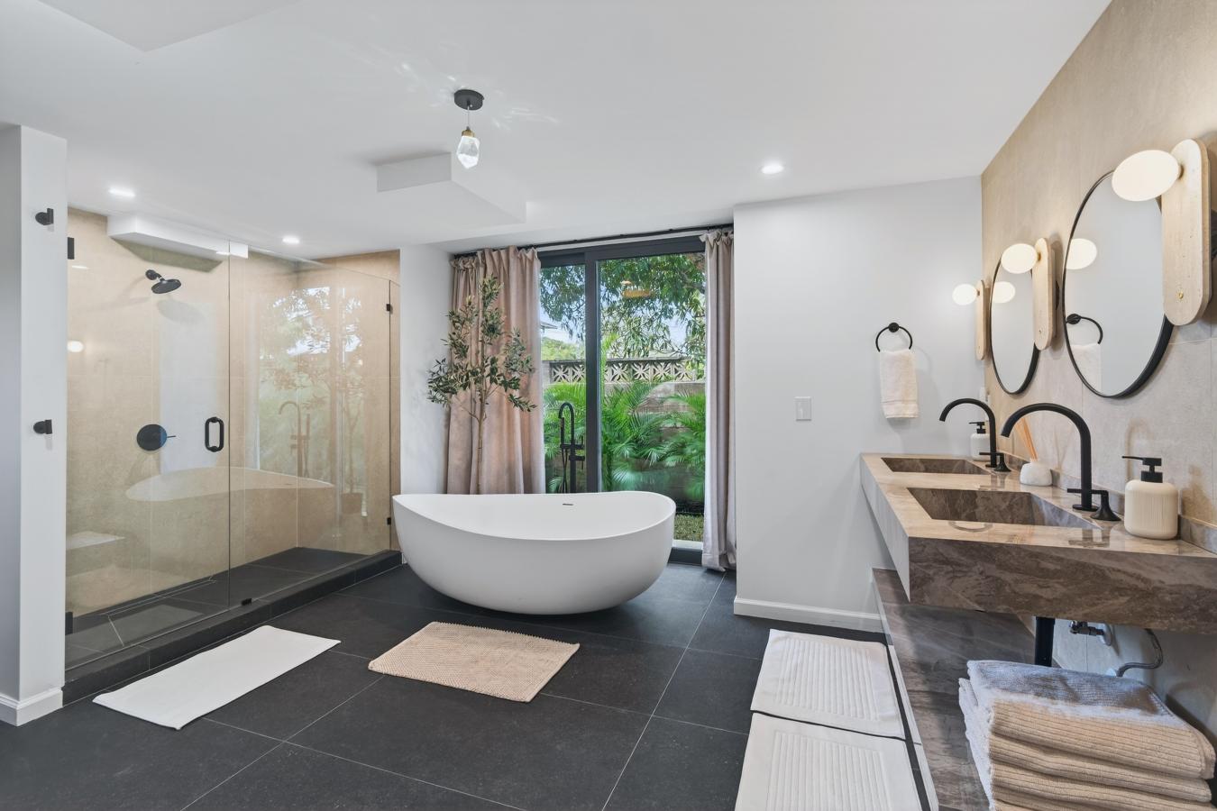 Kailua, Hawaii, 96734, United States, 7 Bedrooms Bedrooms, ,6 BathroomsBathrooms,Residential,For Sale,2010106