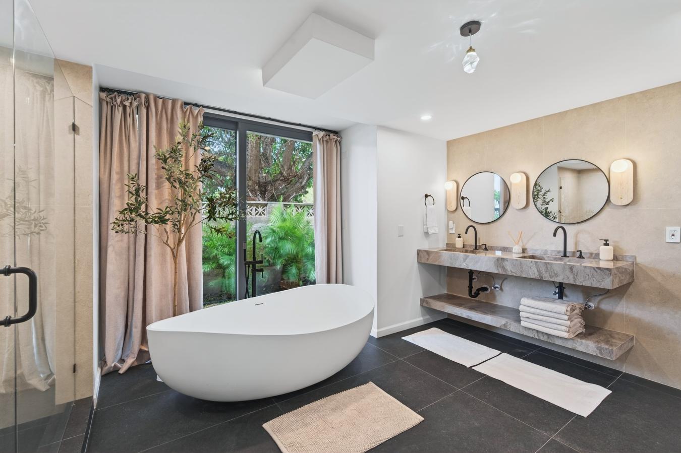 Kailua, Hawaii, 96734, United States, 7 Bedrooms Bedrooms, ,6 BathroomsBathrooms,Residential,For Sale,2010106