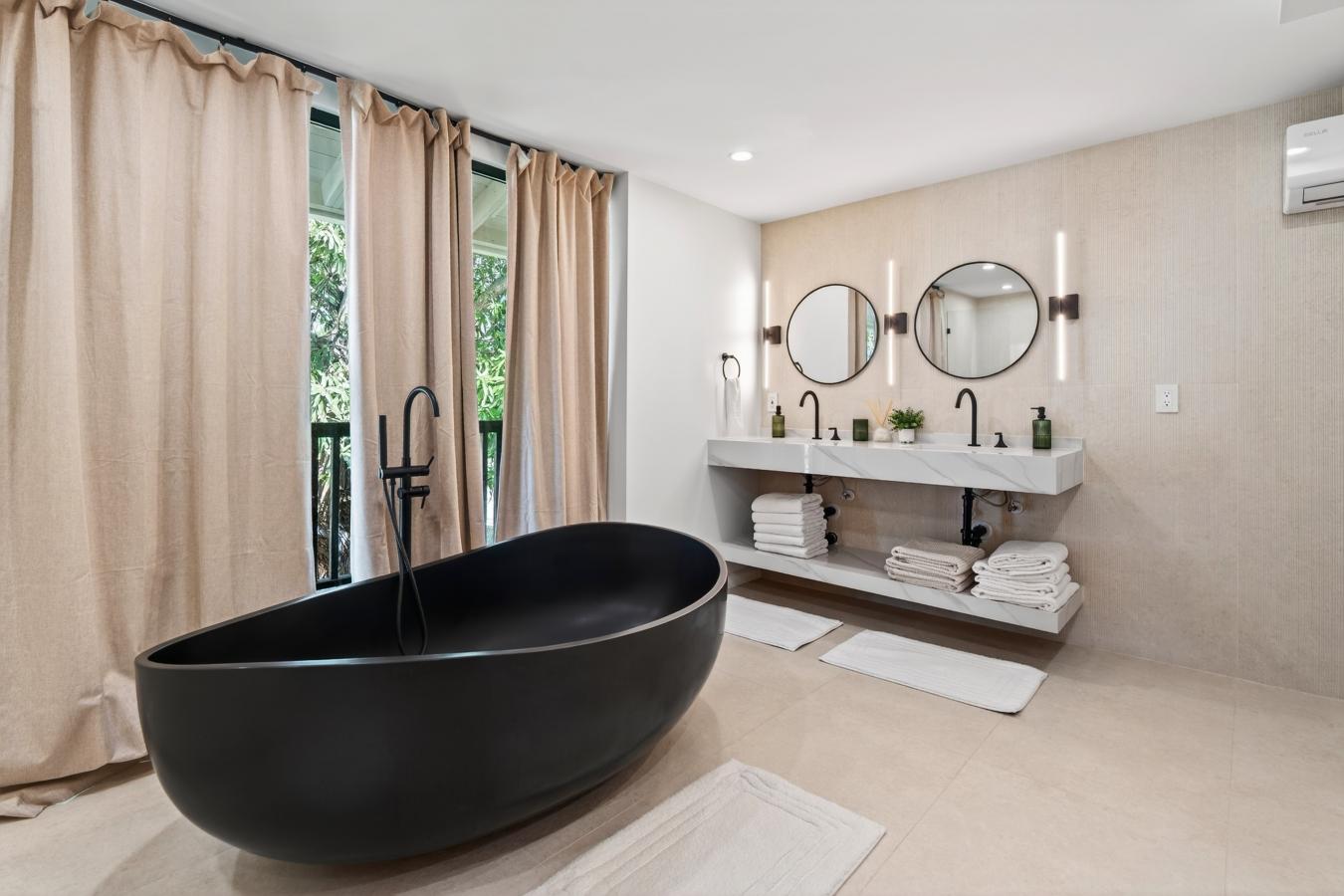 Kailua, Hawaii, 96734, United States, 7 Bedrooms Bedrooms, ,6 BathroomsBathrooms,Residential,For Sale,2010106