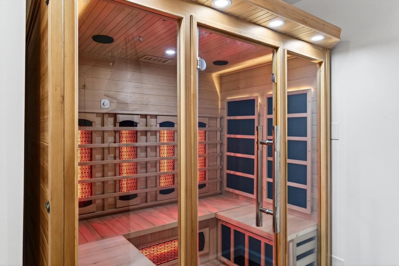 Kailua, Hawaii, 96734, United States, 7 Bedrooms Bedrooms, ,6 BathroomsBathrooms,Residential,For Sale,2010106