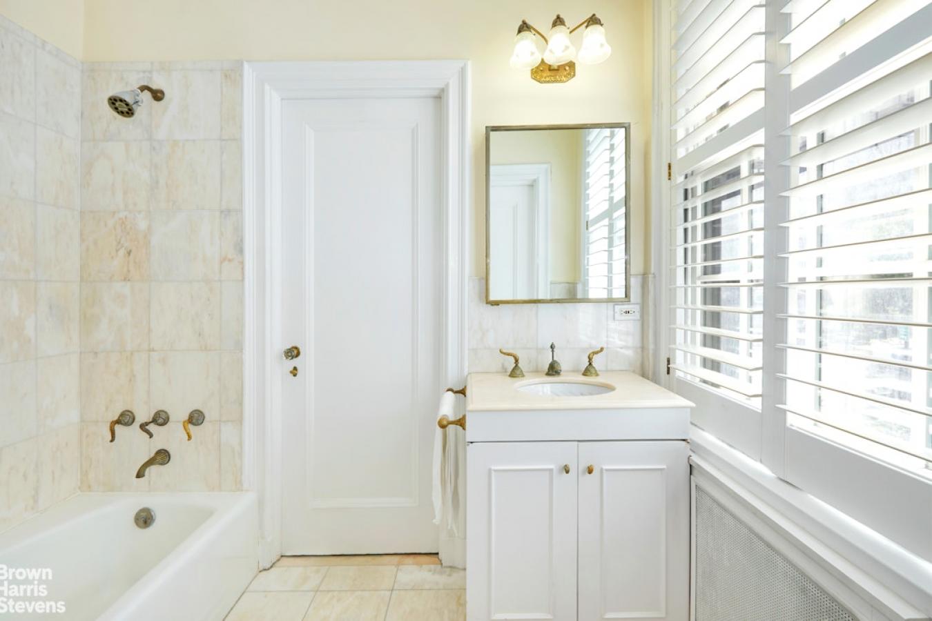 New York, New York, 10065, United States, 4 Bedrooms Bedrooms, ,3 BathroomsBathrooms,Residential,For Sale,2010096