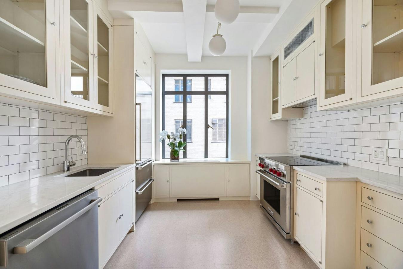 New York, New York, 10023, United States, 2 Bedrooms Bedrooms, ,2 BathroomsBathrooms,Residential,For Sale,2010093