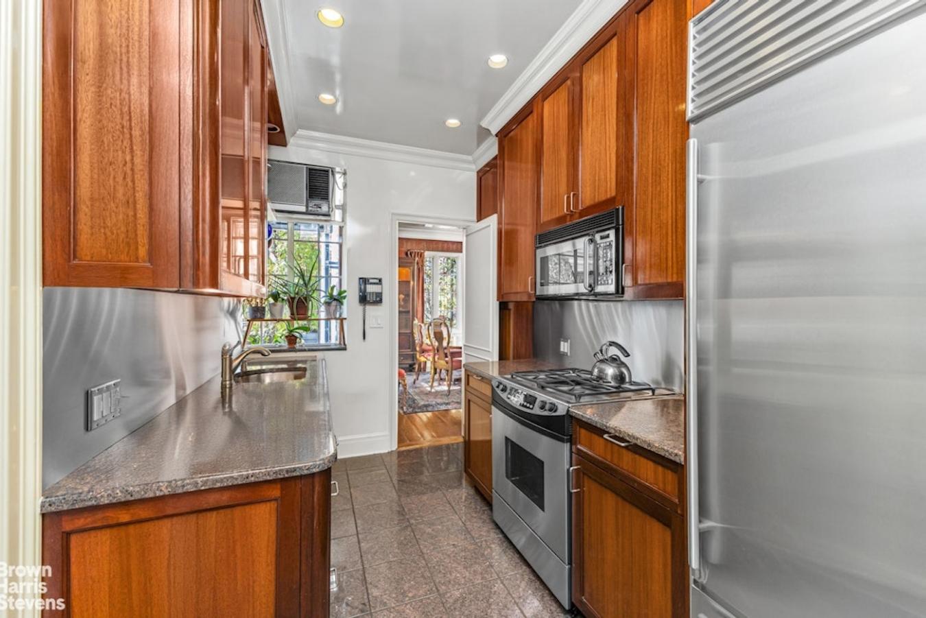 New York, New York, 10022, United States, 3 Bedrooms Bedrooms, ,5 BathroomsBathrooms,Residential,For Sale,2010092