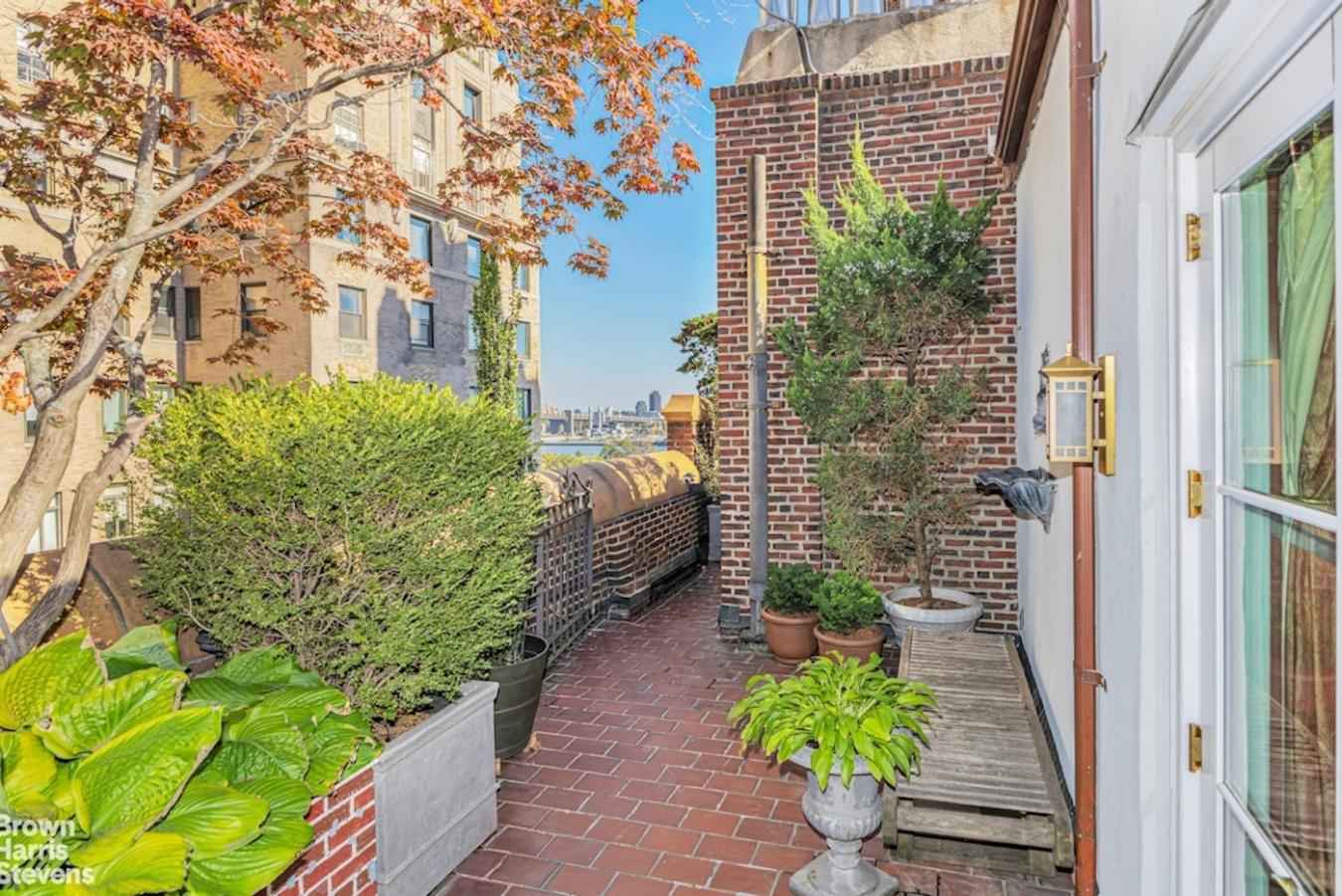 New York, New York, 10022, United States, 3 Bedrooms Bedrooms, ,5 BathroomsBathrooms,Residential,For Sale,2010092