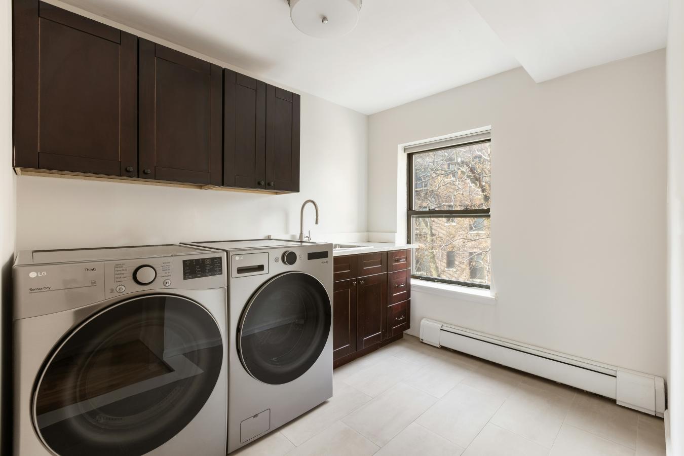 Fort Greene, New York, 11205, United States, 5 Bedrooms Bedrooms, ,3 BathroomsBathrooms,Residential,For Sale,2010091