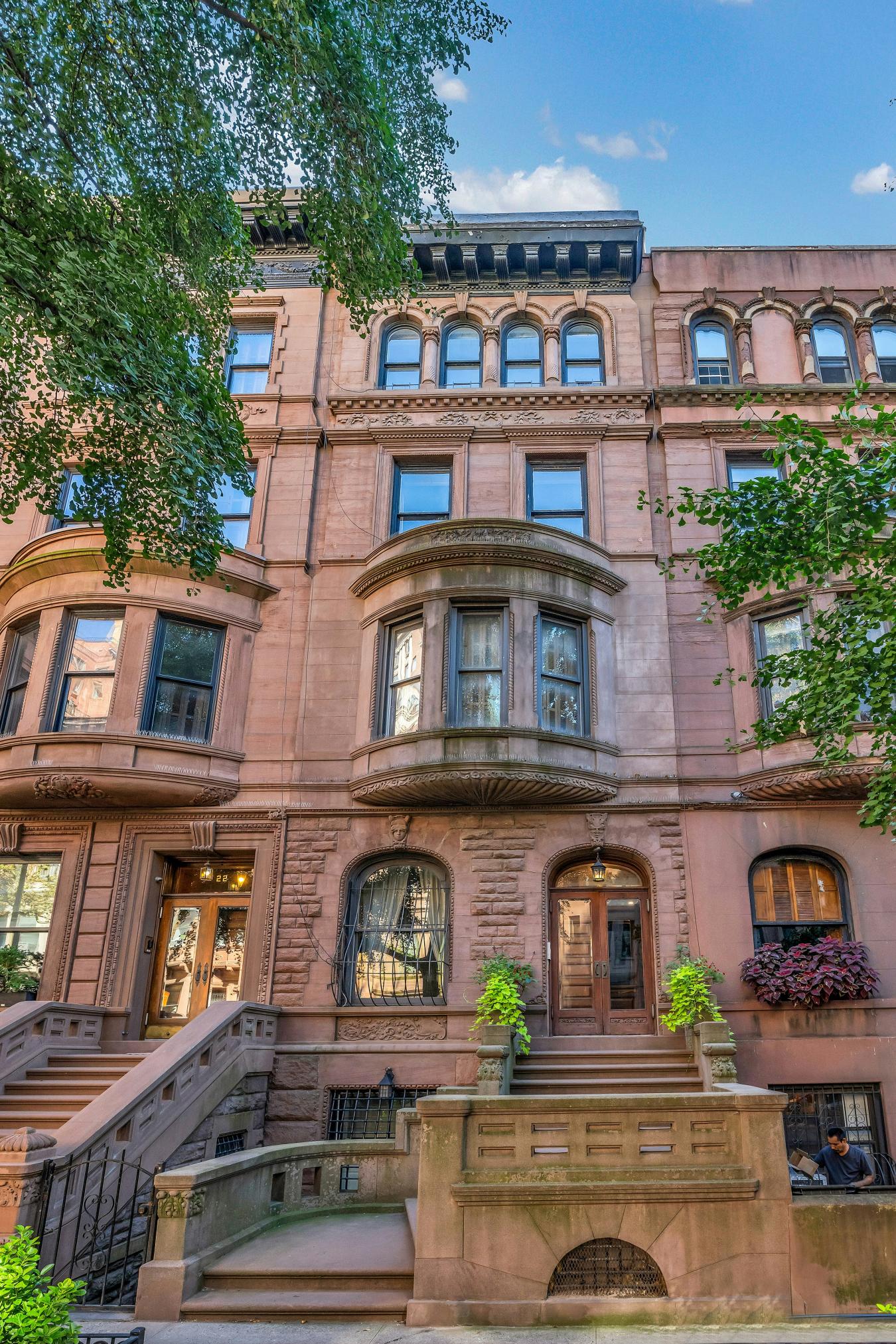 New York, New York, 10023, United States, 1 Bedroom Bedrooms, ,1 BathroomBathrooms,Residential,For Sale,2010080