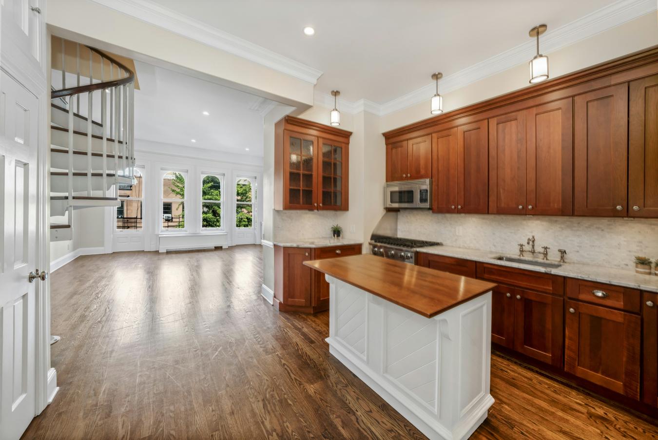 New York, New York, 10023, United States, 1 Bedroom Bedrooms, ,1 BathroomBathrooms,Residential,For Sale,2010080