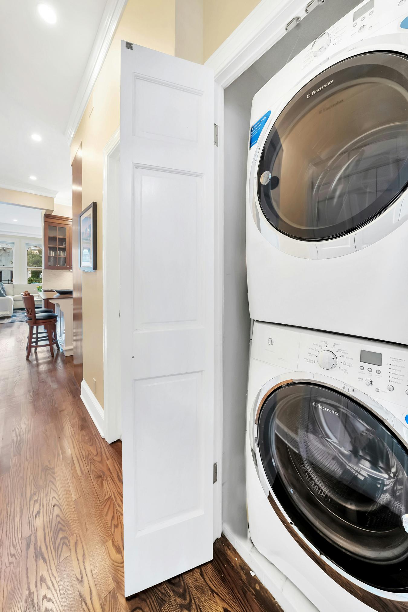 New York, New York, 10023, United States, 1 Bedroom Bedrooms, ,1 BathroomBathrooms,Residential,For Sale,2010080