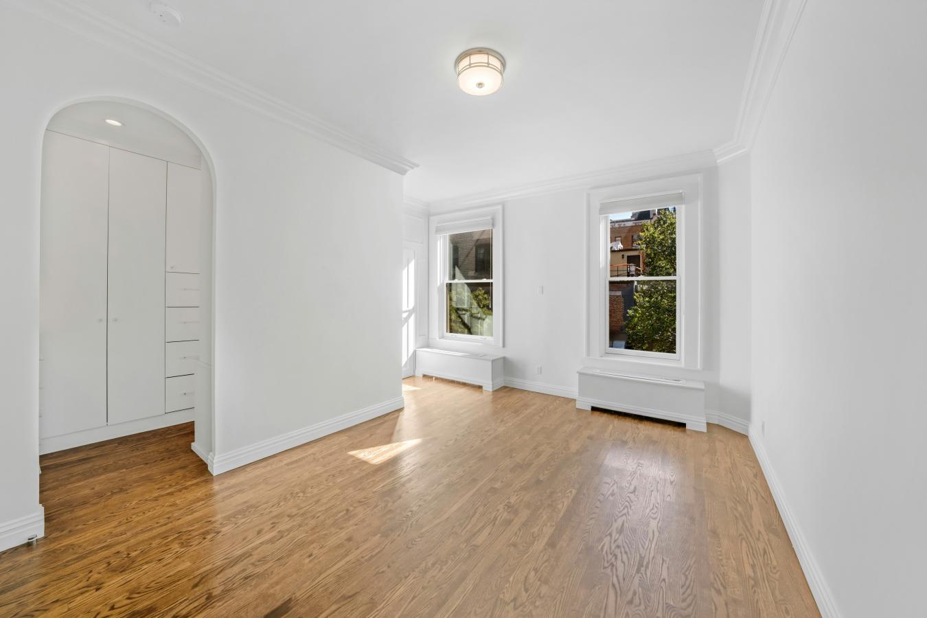 New York, New York, 10023, United States, 1 Bedroom Bedrooms, ,1 BathroomBathrooms,Residential,For Sale,2010080