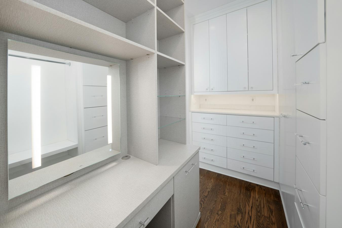 New York, New York, 10023, United States, 1 Bedroom Bedrooms, ,1 BathroomBathrooms,Residential,For Sale,2010080