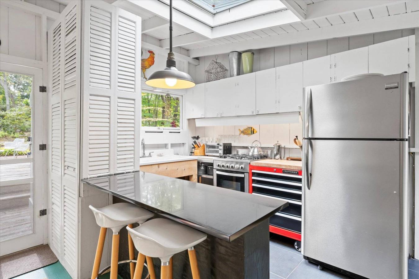 Springs, New York, 11937, United States, 2 Bedrooms Bedrooms, ,1 BathroomBathrooms,Residential,For Sale,2010081