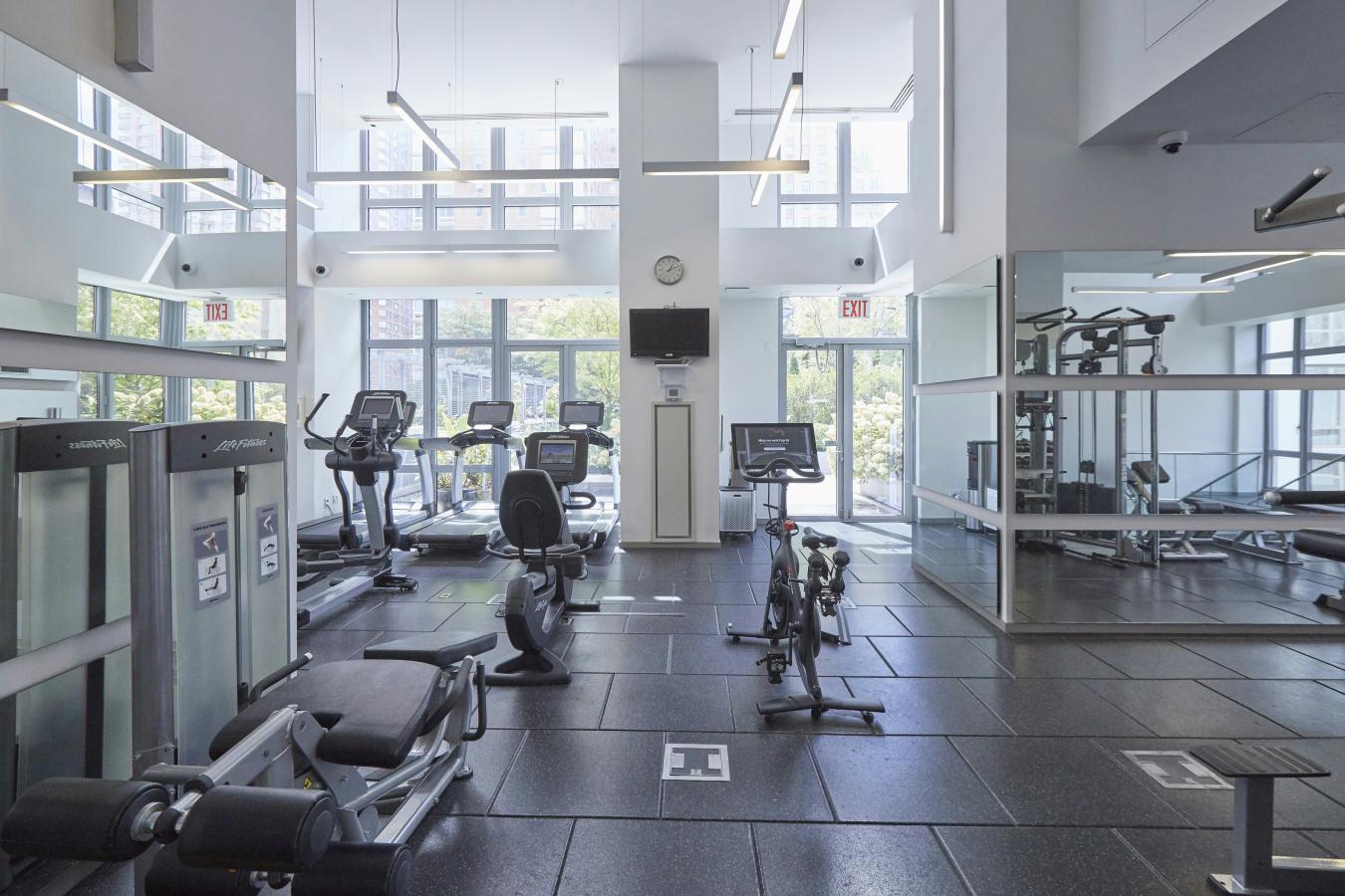 New York, New York, 10019, United States, 2 Bedrooms Bedrooms, ,2 BathroomsBathrooms,Residential,For Sale,2010078