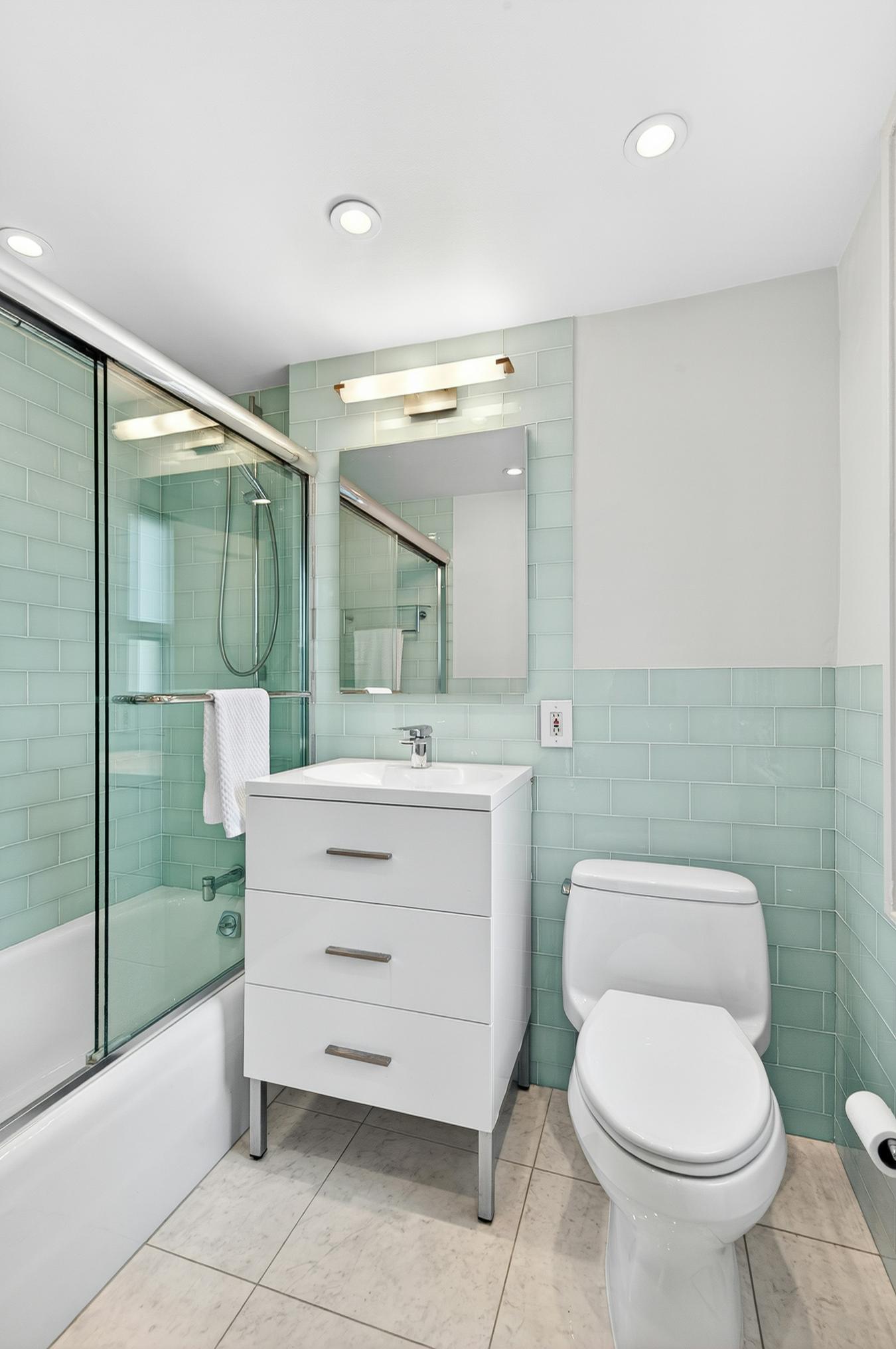 New York, New York, 10065, United States, 2 Bedrooms Bedrooms, ,2 BathroomsBathrooms,Residential,For Sale,2010077