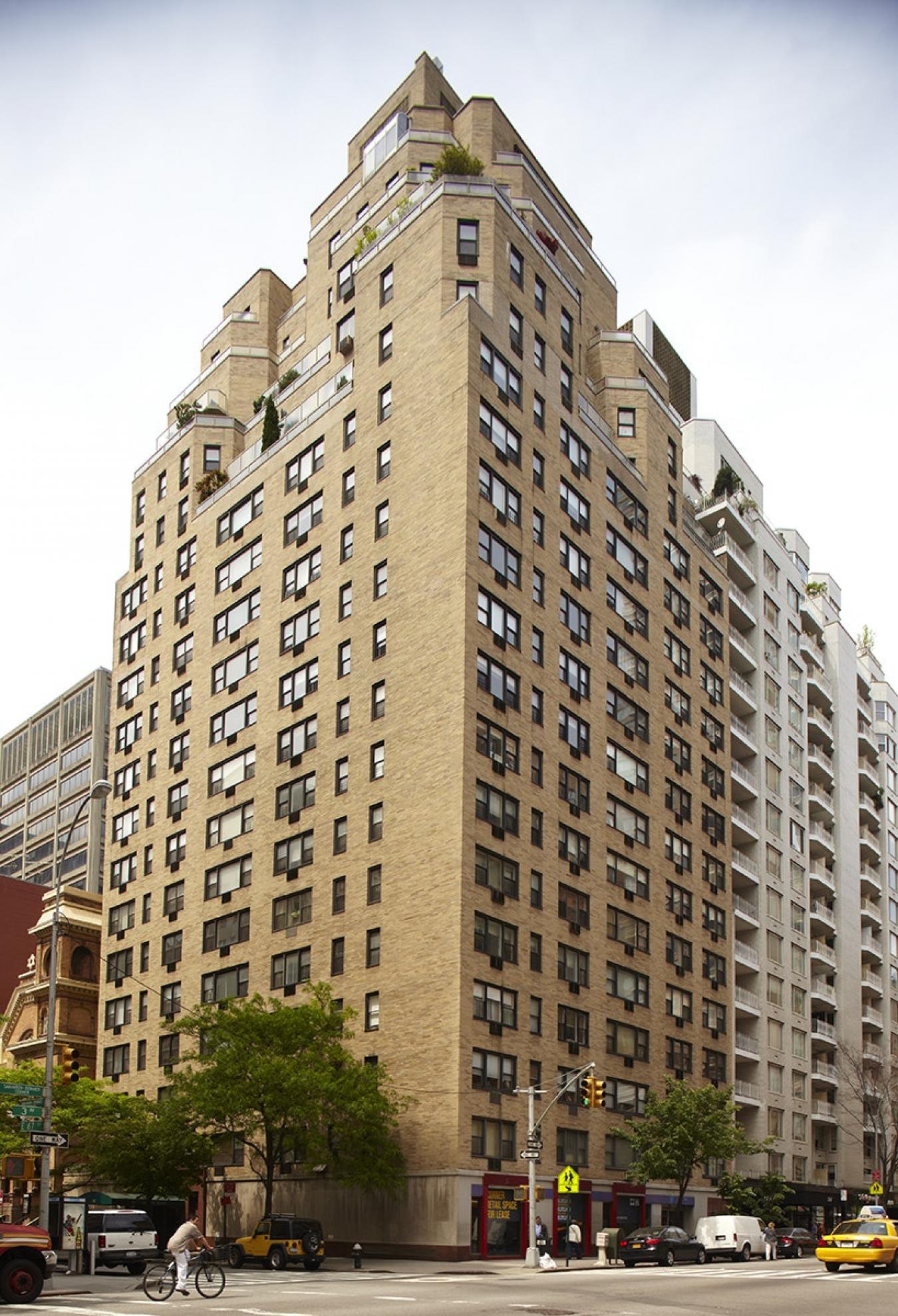 New York, New York, 10065, United States, 2 Bedrooms Bedrooms, ,2 BathroomsBathrooms,Residential,For Sale,2010077