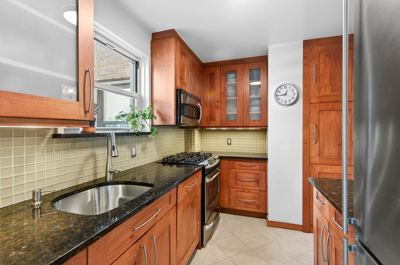 New York, New York, 10065, United States, 2 Bedrooms Bedrooms, ,2 BathroomsBathrooms,Residential,For Sale,2010077