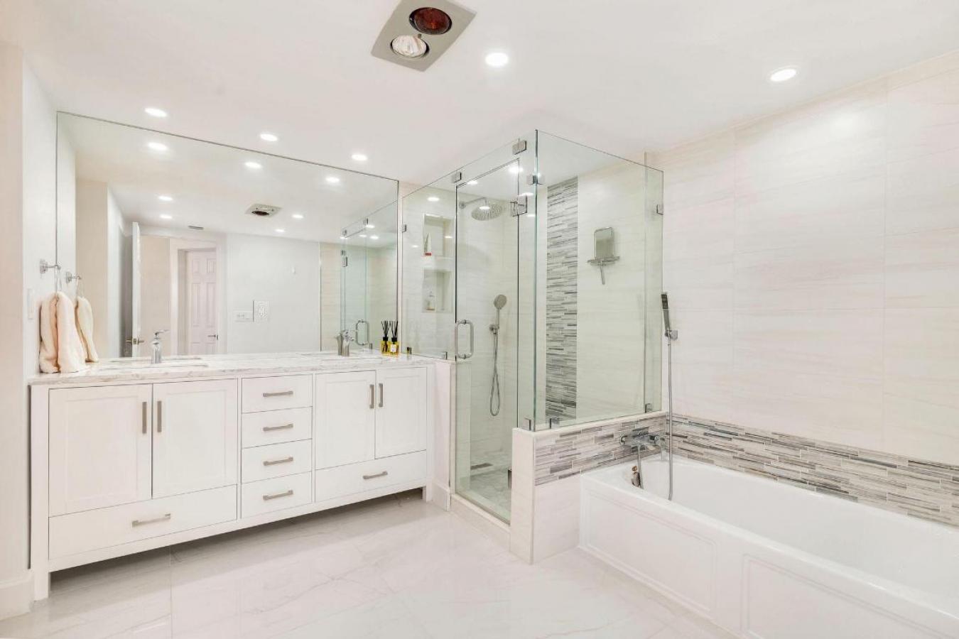 Palm Beach, Florida, 33480, United States, 2 Bedrooms Bedrooms, ,2 BathroomsBathrooms,Residential,For Sale,2010076