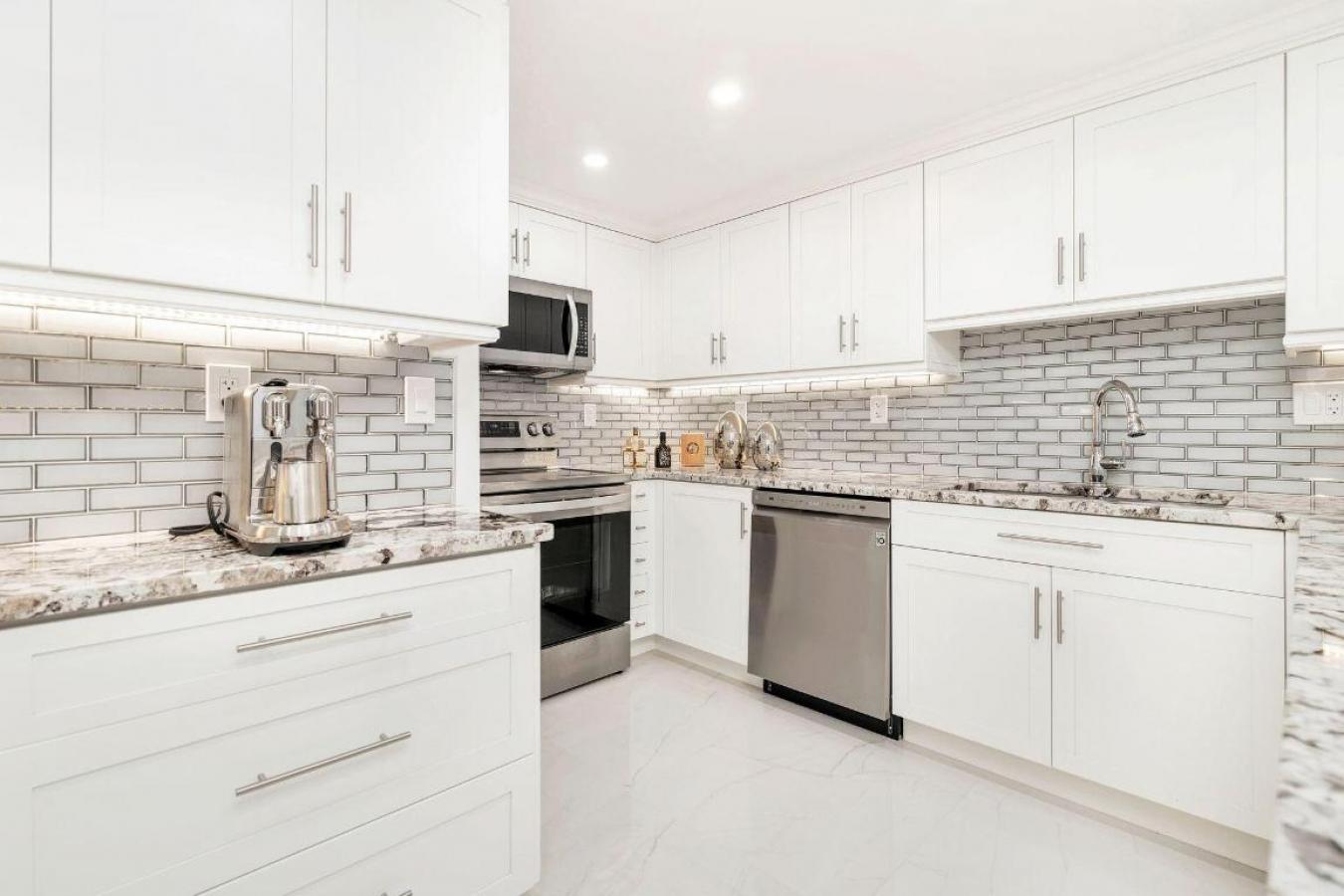 Palm Beach, Florida, 33480, United States, 2 Bedrooms Bedrooms, ,2 BathroomsBathrooms,Residential,For Sale,2010076