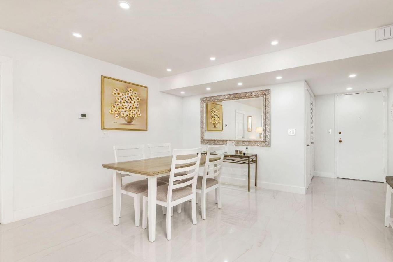 Palm Beach, Florida, 33480, United States, 2 Bedrooms Bedrooms, ,2 BathroomsBathrooms,Residential,For Sale,2010076