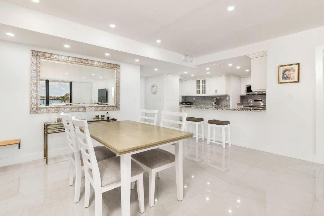 Palm Beach, Florida, 33480, United States, 2 Bedrooms Bedrooms, ,2 BathroomsBathrooms,Residential,For Sale,2010076