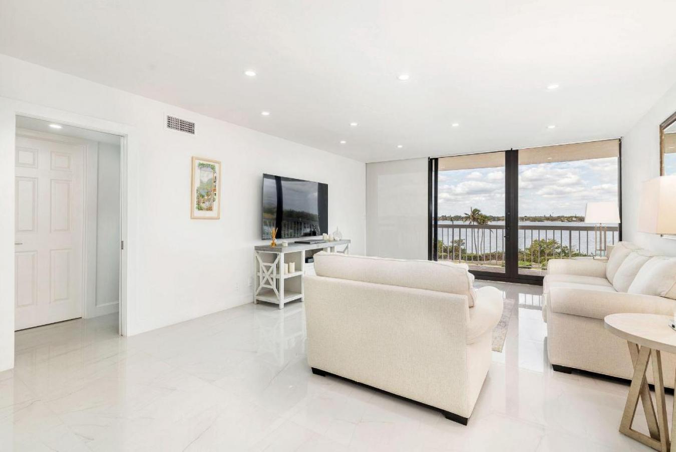 Palm Beach, Florida, 33480, United States, 2 Bedrooms Bedrooms, ,2 BathroomsBathrooms,Residential,For Sale,2010076