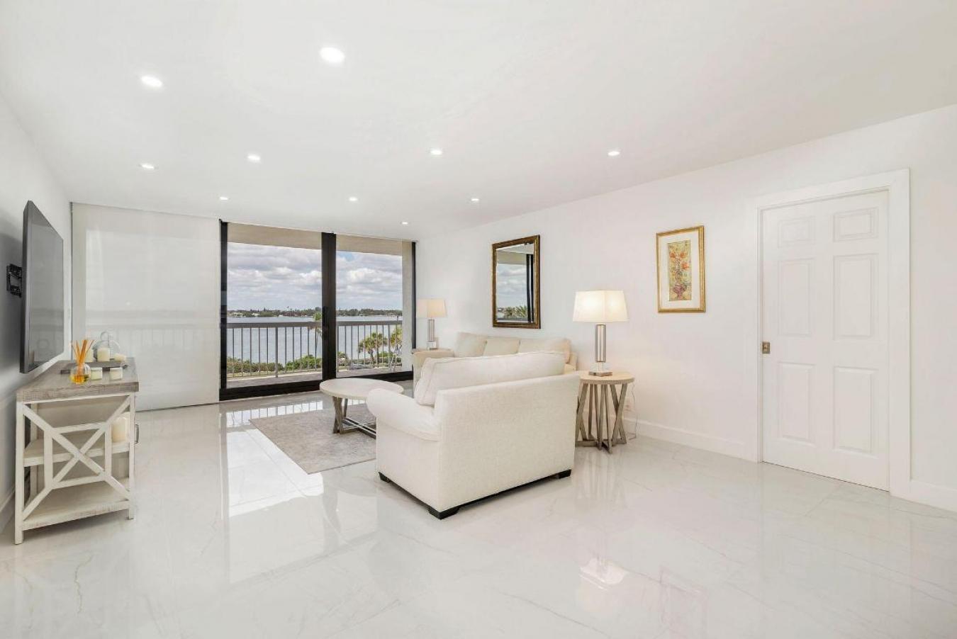 Palm Beach, Florida, 33480, United States, 2 Bedrooms Bedrooms, ,2 BathroomsBathrooms,Residential,For Sale,2010076