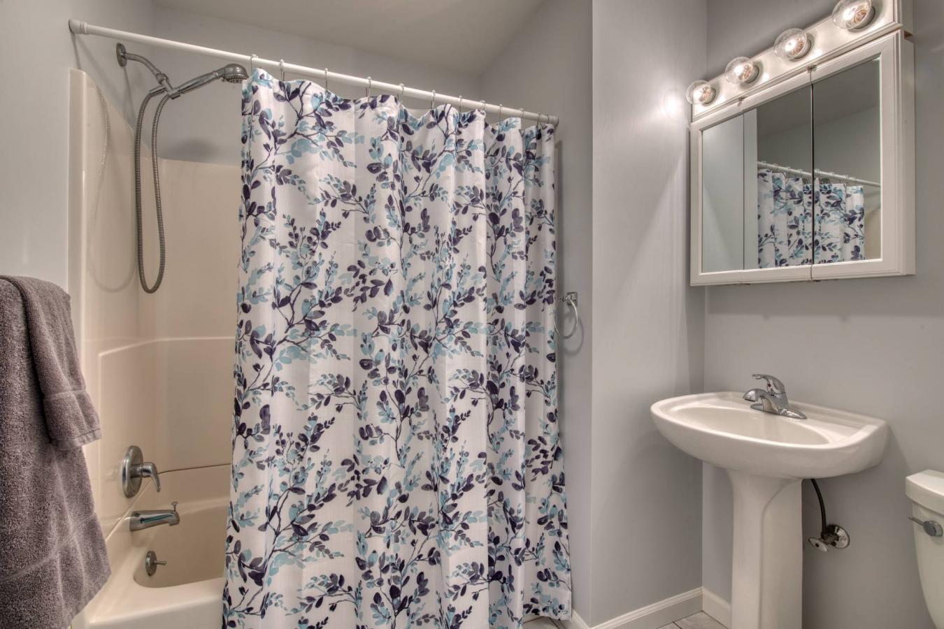 North Haven, New York, 11963, United States, 3 Bedrooms Bedrooms, ,2 BathroomsBathrooms,Residential,For Sale,2010075