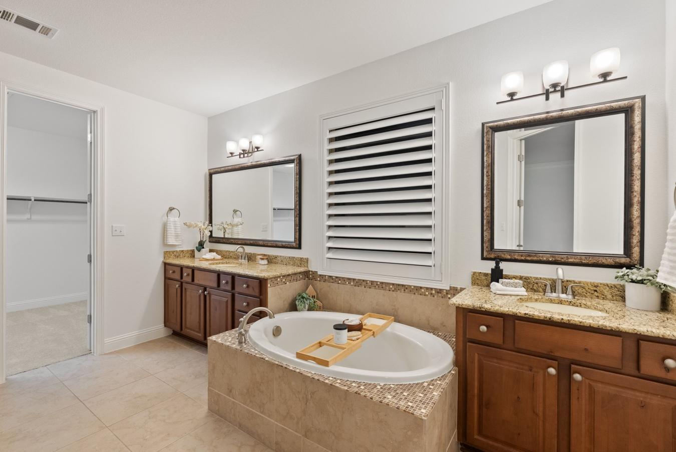 Lakeway, Travis, 78738, United States, 5 Bedrooms Bedrooms, ,4 BathroomsBathrooms,Residential,For Sale,2010481