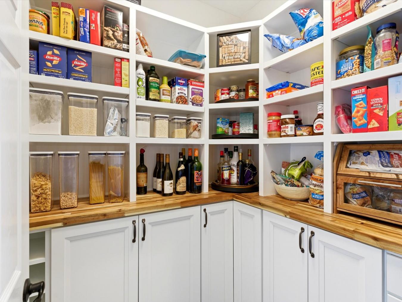 Aurora, Colorado, 80016, United States, 4 Bedrooms Bedrooms, ,4 BathroomsBathrooms,Residential,For Sale,2010873